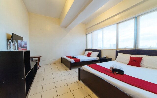 Golden Panda Dormtel by RedDoorz