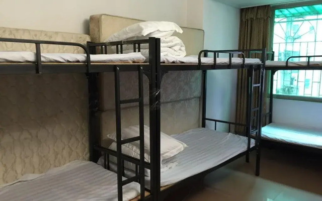 Qing Lv Zhi Jia Hostel