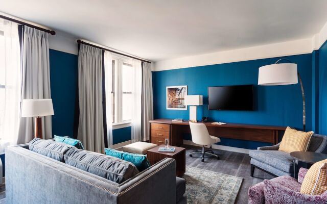 Commonwealth Park Suites Hotel