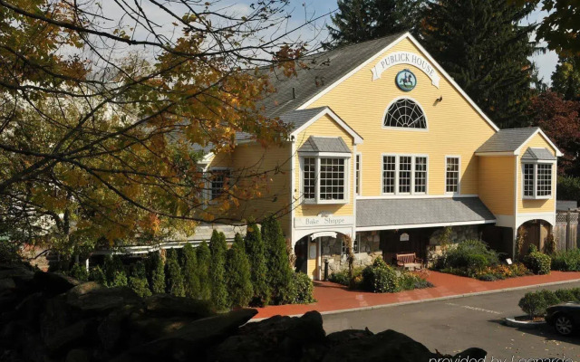 Publick House Historic Inn and Country Motor Lodge