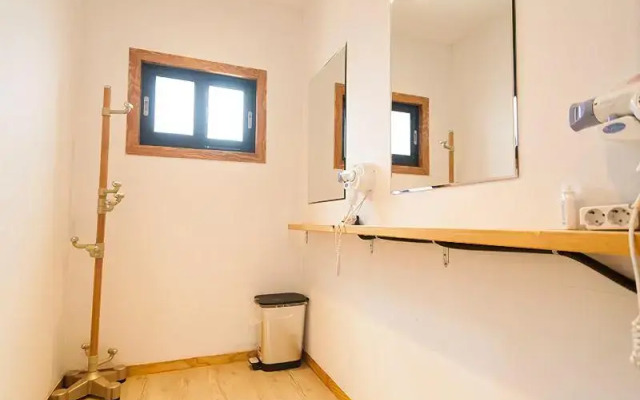 On The Stone Guesthouse 1 - Hostel