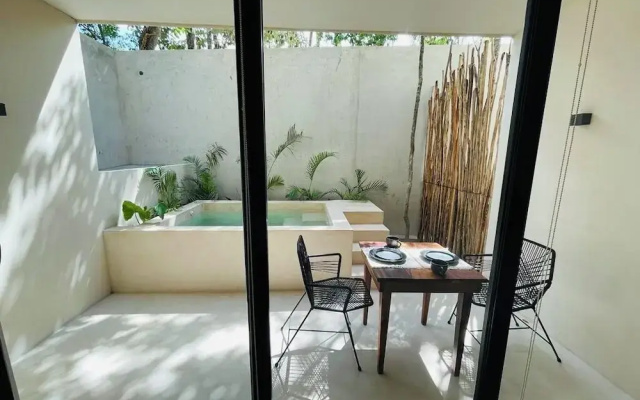 Private Jacuzzi with Pool  Studio S11