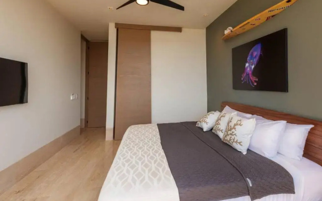 Centrally located gem - sunset views/rooftop pool 2BR/2Bath
