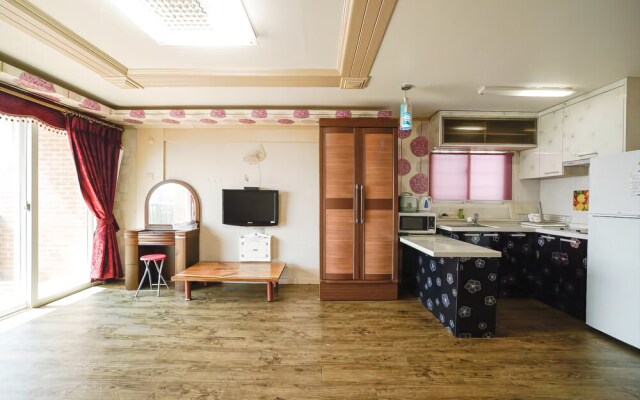 Ganghwa Badatgashimteo Pension