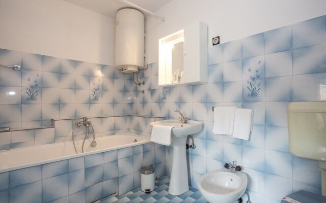 Apartment 34