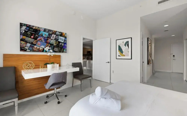 Spacious 2-Bedroom Condo at Doral Park