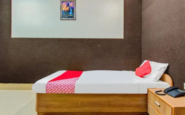 OYO 1327 Inchara Hotel