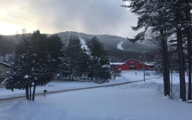 The Upper Pass Lodge at Magic Mountain