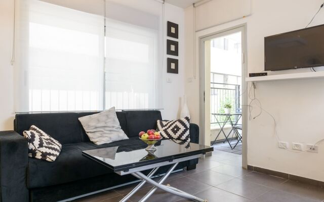 Ben Yehuda - Bograshov 1 BR with Terrace