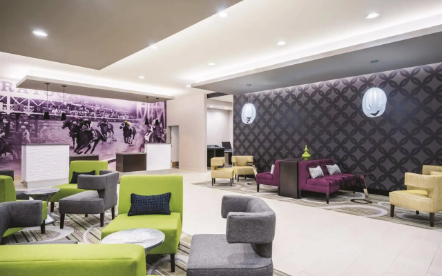 La Quinta Inn & Suites by Wyndham Clifton Park/Saratoga Area