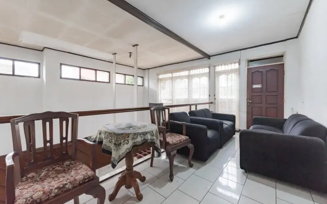 RedDoorz near Alun-alun Kota Sukabumi