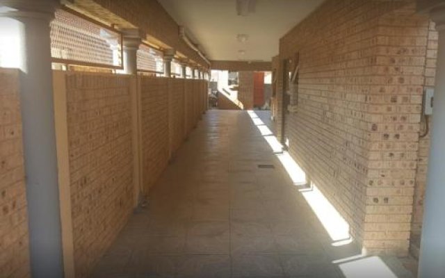 Ekuthuleni Guest House - Soweto