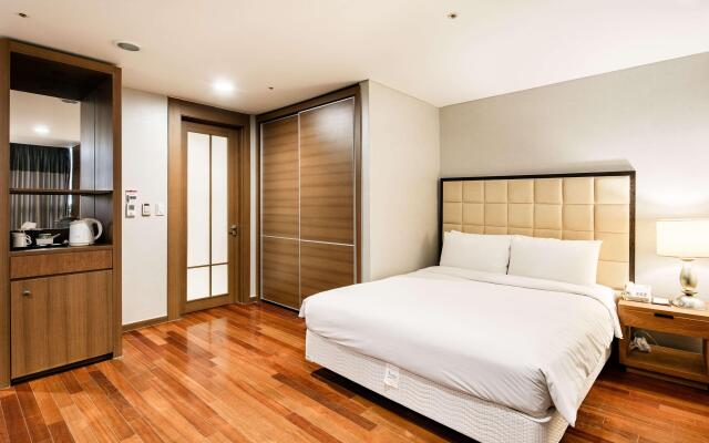 Ramada Hotels & Suites Seoul Namdaemun