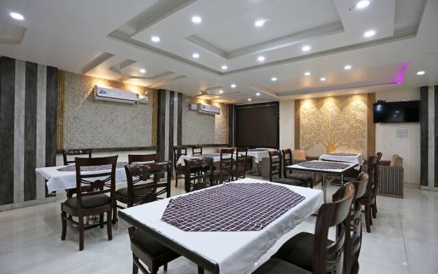 OYO 9919 Nandgiri Palace