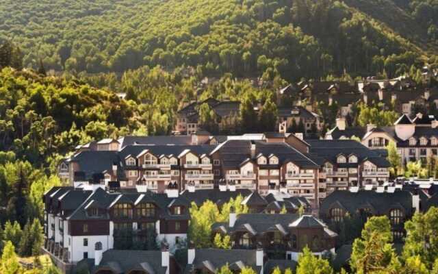 Ski, in Ski out 3 Bedroom Vacation Condo with Resort Amenities