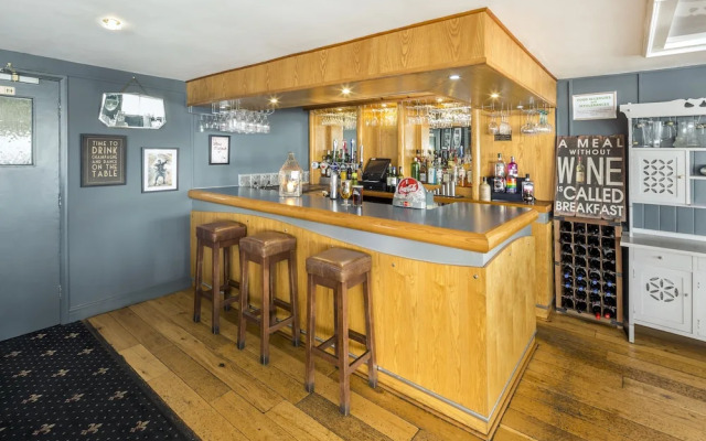 Rags Hotel Bar & Restaurant