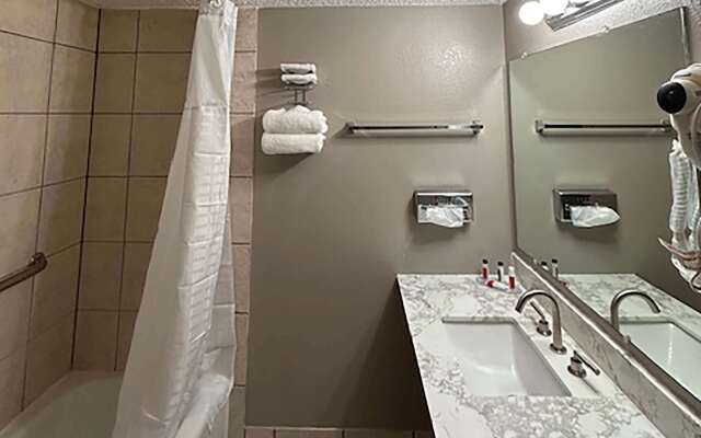 OYO Hotel Deming DMN Airport