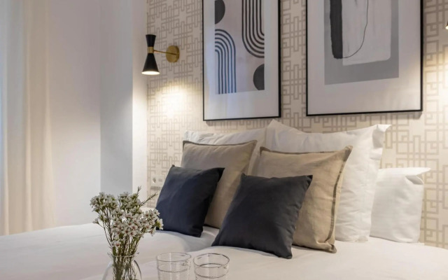 Central stylish and elegant 1 & 2 BR apartment II