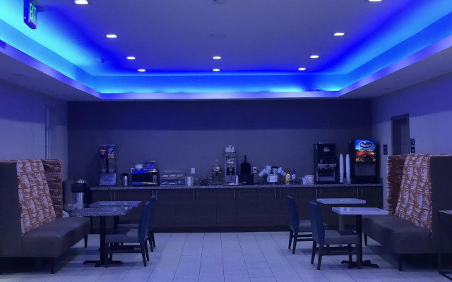 Catoosa Inn & Suites