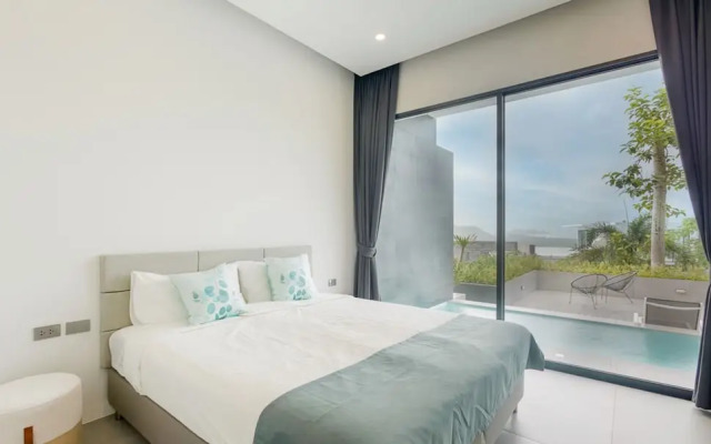 Yamu Hills Panoramic Ocean View 6 Bed Luxury Vila