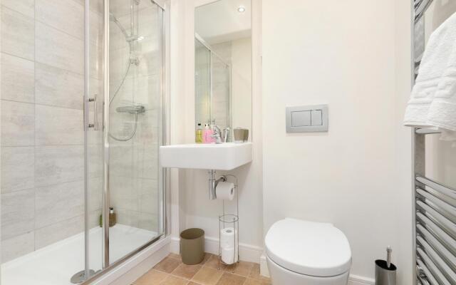 Alder House Serviced Apartment Maidenhead