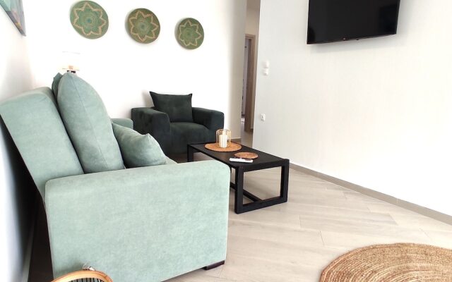 Modern Mykonos 2 Bd Aqua w shared Pool