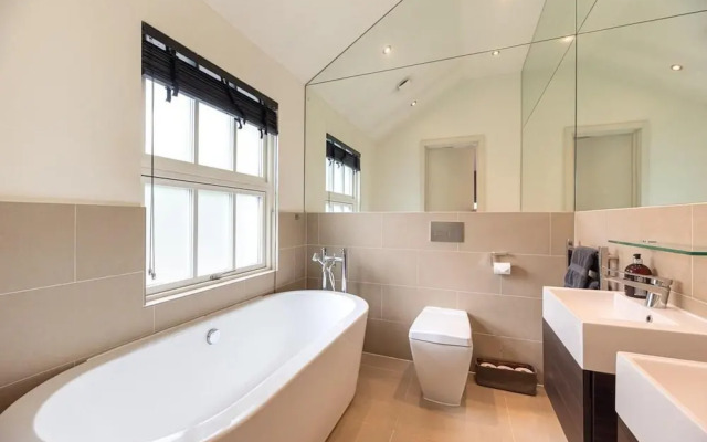 Spacious 4BR Victorian Estate in Kensington