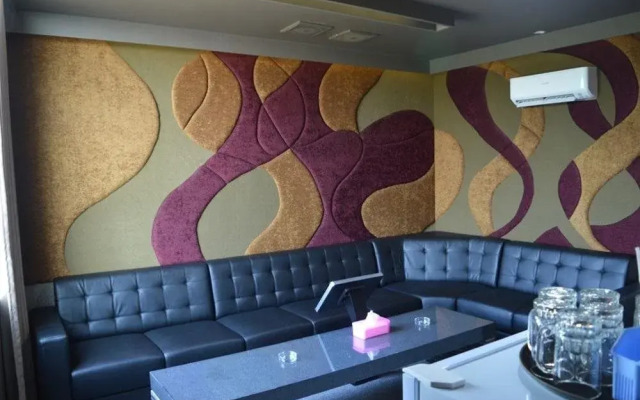 Studio Inn & Suites