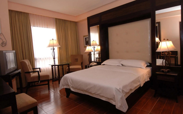 Planta Centro Bacolod Hotel & Residences