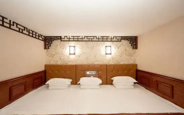 Rujia Huayi Selected Hotel