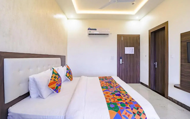 FabHotel World Link