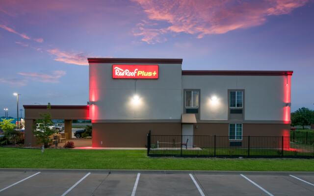 Red Roof Inn PLUS+ Fort Worth - Burleson