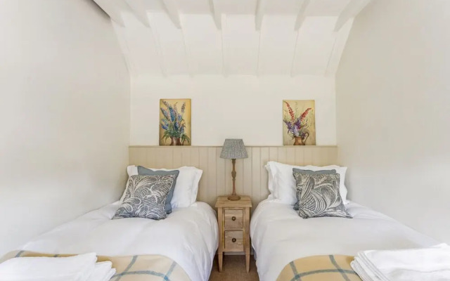 Scenic Family Home in Cotswolds
