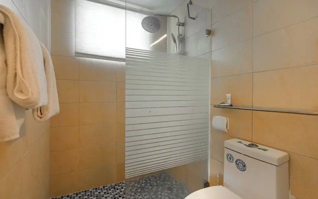 Oceanfront Condo in Ave. España Sleeps 8