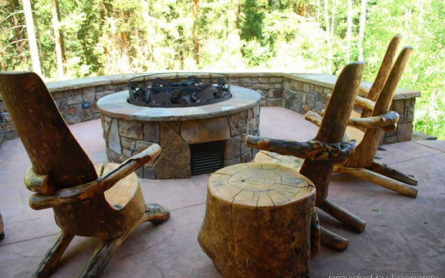 Bear Creek Lodge