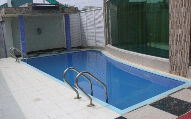 Max Royal Hotel & Suites