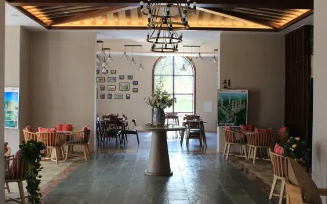 Hot Spring Valley Hotel