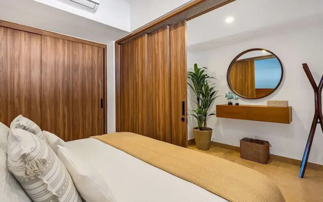 Oceanfront 1BR With Balcony - Sea View Pools