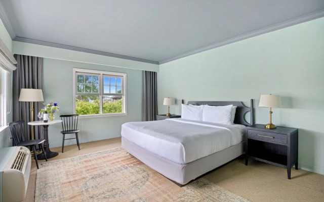 The Harbor Front Inn