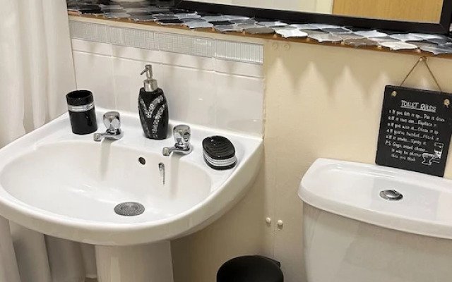 Central Glasgow Apartment - Sleeps 2 & Kitchen