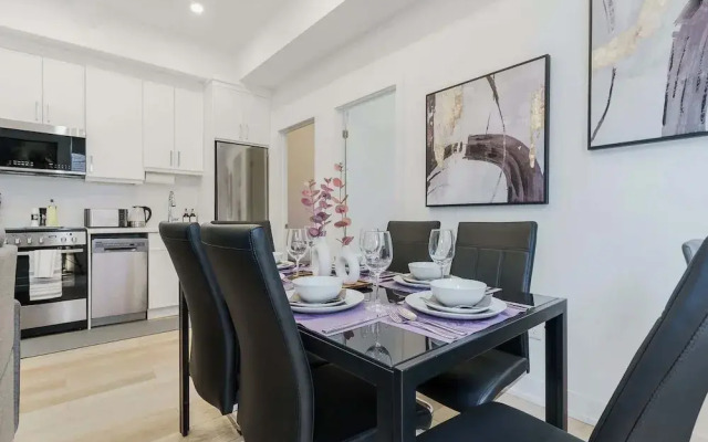 Elegant Suite—Near Kensington Market, Sleeps 8