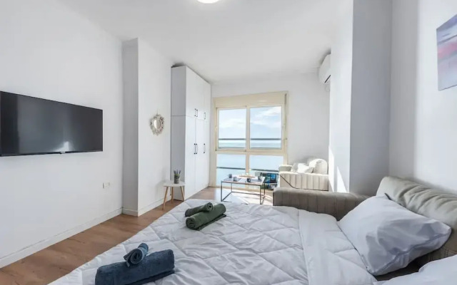 Studio With Amazing Sea View and Beach Access Durr s