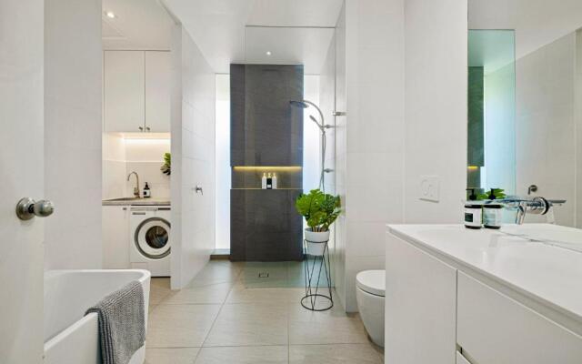 St Kilda Townhouse - Stunning & Entire 3 BRM house