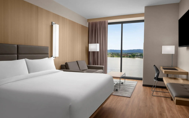 AC Hotel Vancouver Waterfront