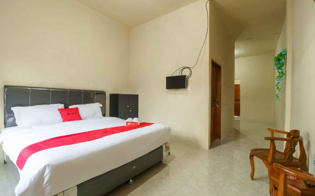 RedDoorz near Bukit Kubu Berastagi – Guest Rooms – Berastagi