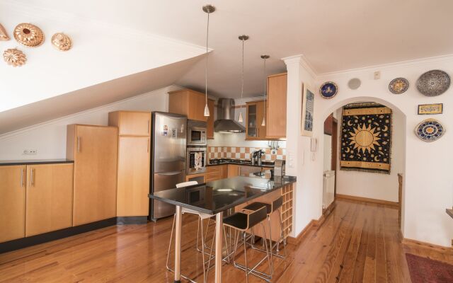 Grand Parliment Duplex by Homing