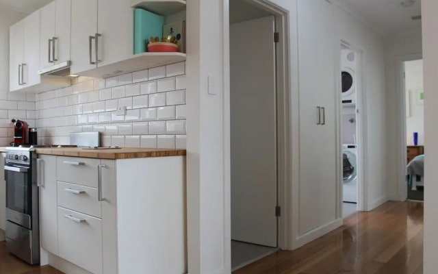 Newly Renovated Villa - Waters Edge