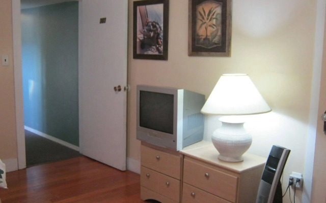 Kelowna Okanagan Lake Hostel