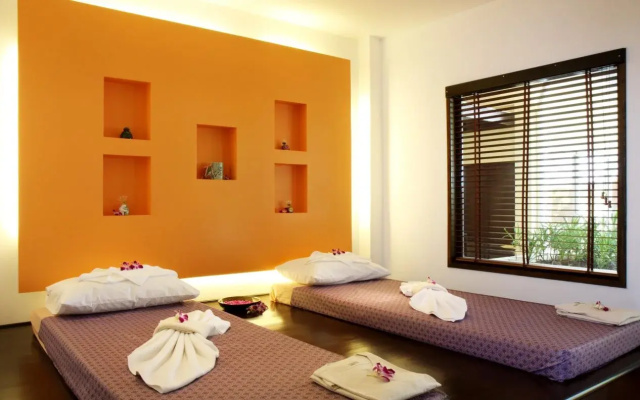 All Seasons Naiharn Phuket