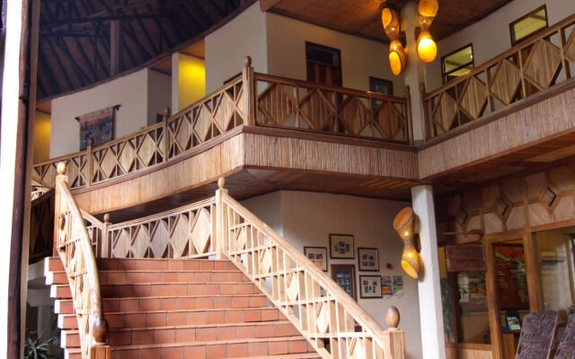 Cresta Mowana Safari Resort & Spa